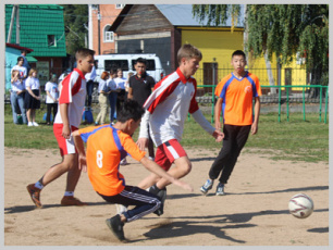 По инициативе мэра  прошли соревнования  школьников по футболу