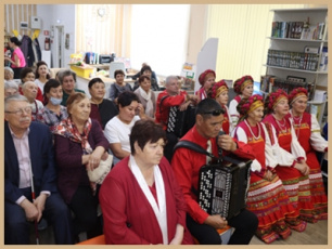 В честь бабушек и дедушек: поздравления, песни, стихи